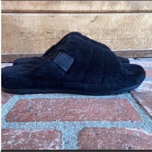 UGG Slippers. Men’s 12.